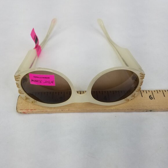 Betsey Johnson Sunglasses Pearlized White Plastic Cat Eye Gold Studs Size Small - Picture 14 of 14